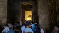 Menschenmassen am Tempel von Edfu